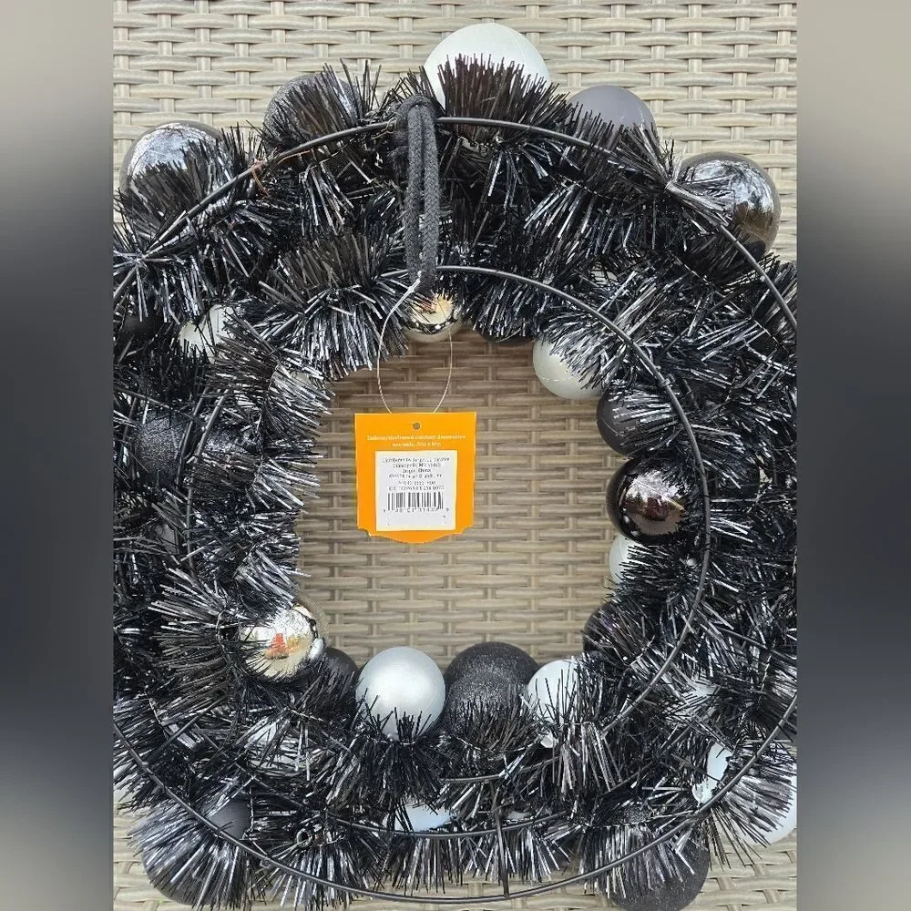 Target Halloween Wreath Shatterproof Bulbs & Skulls Hyde & Eek Black  16…